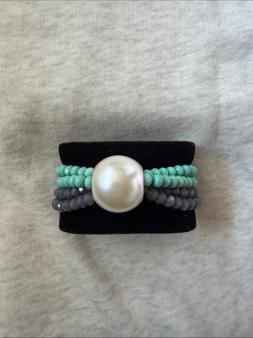 Turquoise and Black Beaded Stretch Bracelet with Pearl Accent